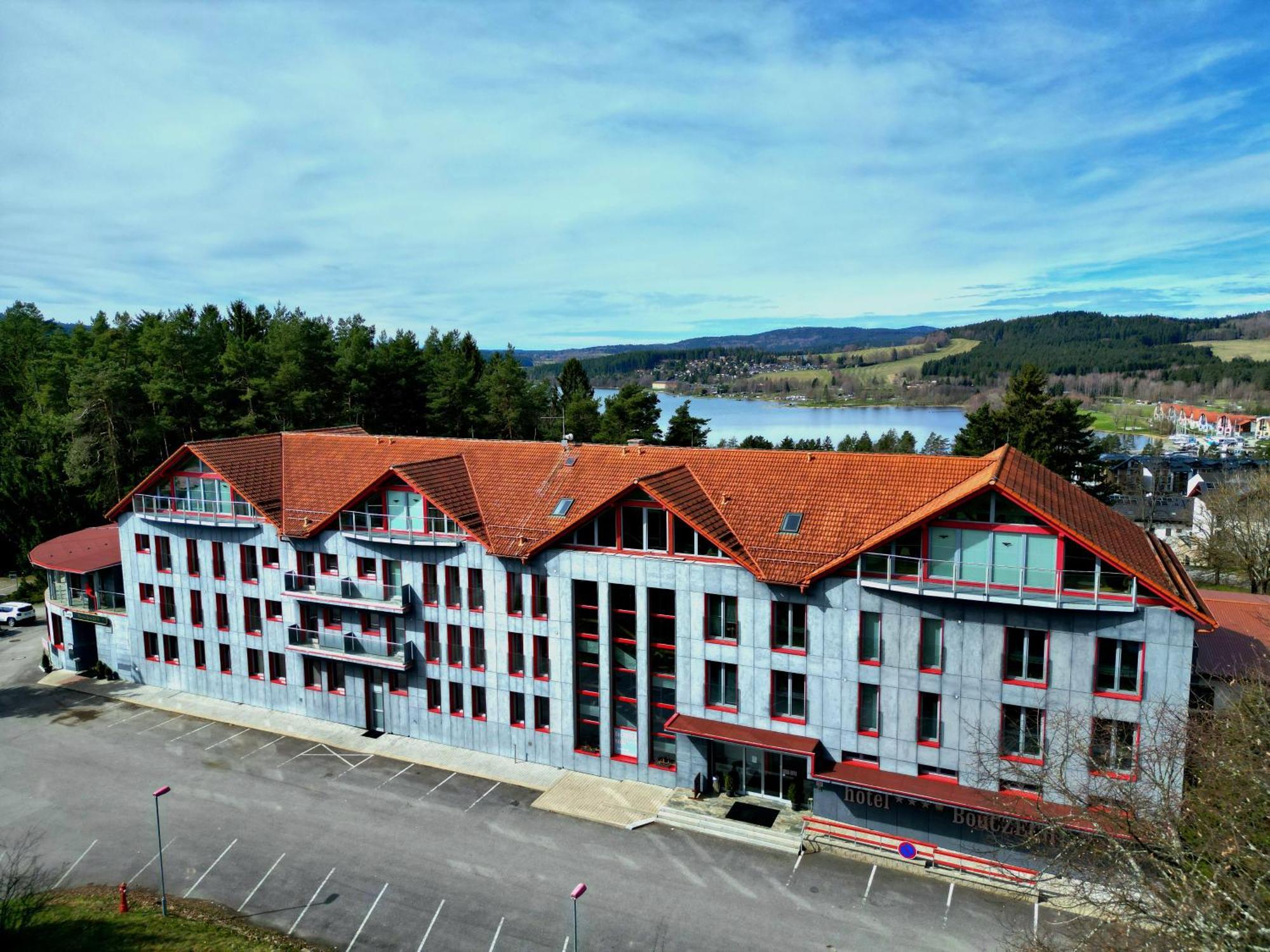 Hotel Bouczech Lipno nad Vltavou Eksteriør bilde